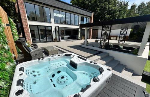 5 Bed Villa-Sleeps 10-Hot Tub-Bar & Pool table - Foto 1