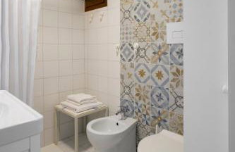 Plaza Suites - Photo 23