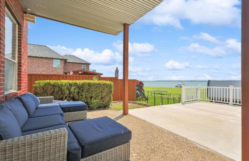 The Best of Lakeside Living - Luxury at its Finest - Photo 40