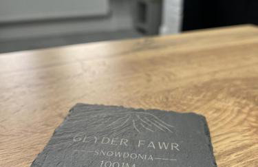 Sparkling Space - Twin or King Beds - Photo 8