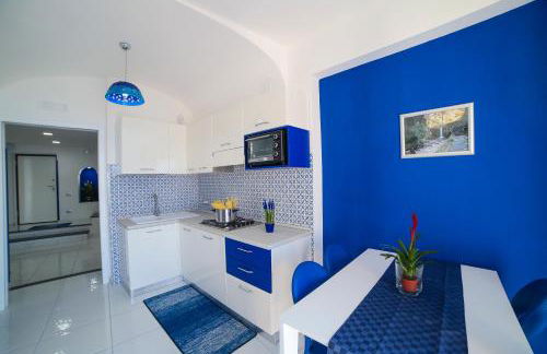 Admiring Amalfi - Photo 41