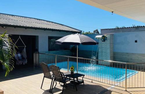 Casa com grade na piscina,ideal para familia com crianças - Foto 2