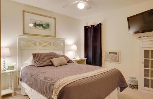 Beachfront Onekama Vacation Rental with Balcony! - Foto 16