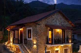 Chalet 1932 Boutique Mountain Chalet με Ιδιωτικό Hot Tub & Τζάκι - Photo 1