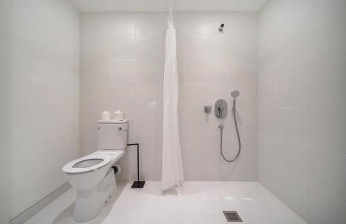 Stylish 2-Bed Flat with Balcony in Fulham SW6 - Foto 13