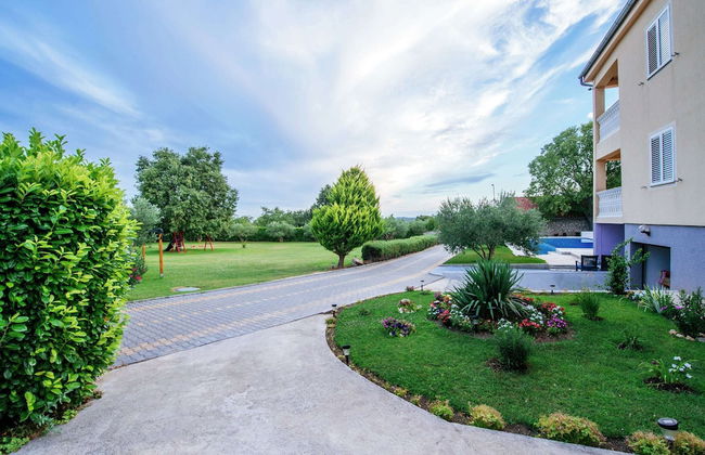 Spacious Holiday Home With Private Pool - Foto 35