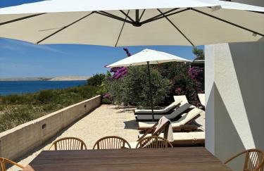 Villa Rocky Beach - Photo 9