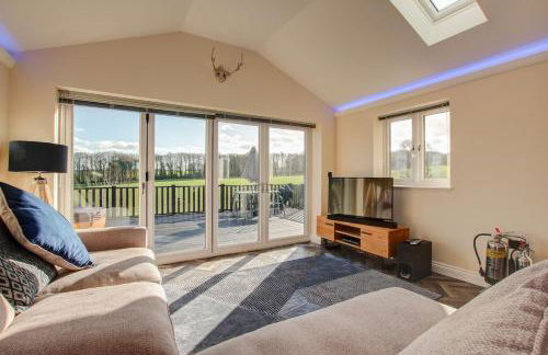 Hunters Cottage - Luxury, high end, hot hub, AC, slipper bath, couples retreat - Photo 64