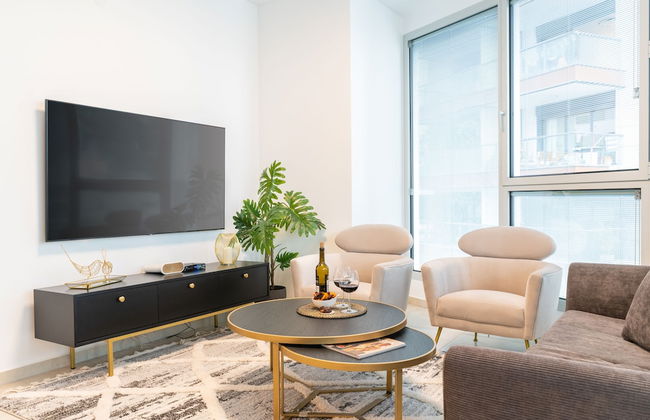 Sunlit Urban Escape with Balcony by Sea N Rent - Foto 21