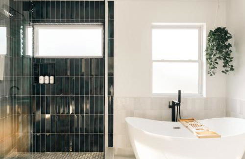 Colorful Sunnyside Escape - Walk to Dining & Parks - Foto 34