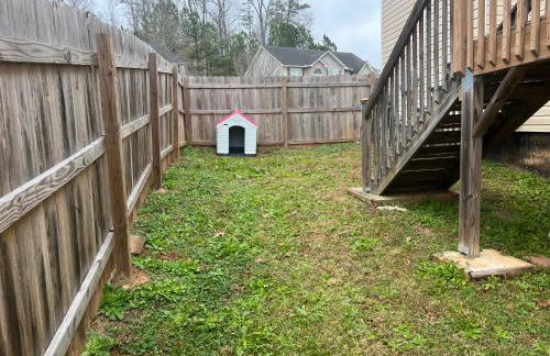 Deck, BBQ Grill, Backyard Fire Pit, Pool, Jacuzzi Tub, 65 inch TV - Foto 22