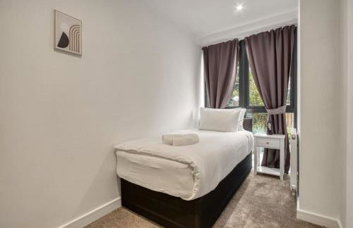 3-Bed, 2-Bath Wembley Apartment with Free Parking - Foto 26