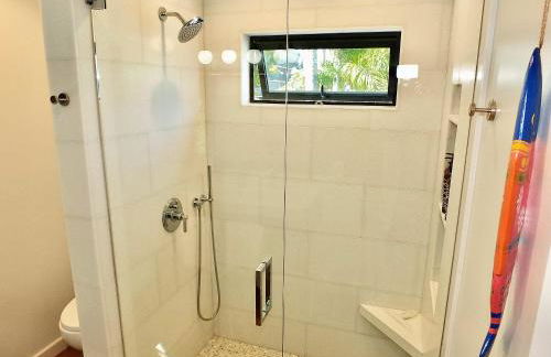 Naples Luxury Retreat - 3 BDR Stay for 6 w Rooftop Patio - Photo 21