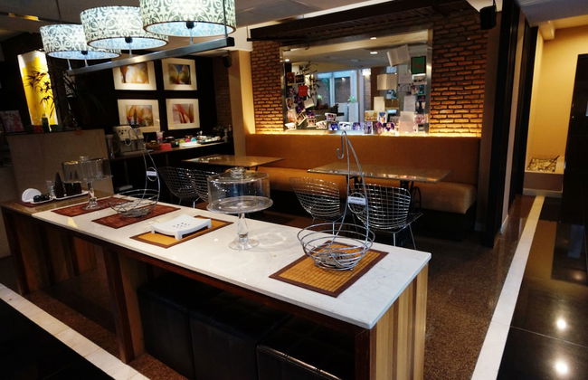 Silom convent garden - Photo 9