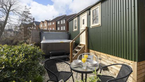 Riverside Cottage & Shepherd’s Hut with Hot Tub - Foto 2