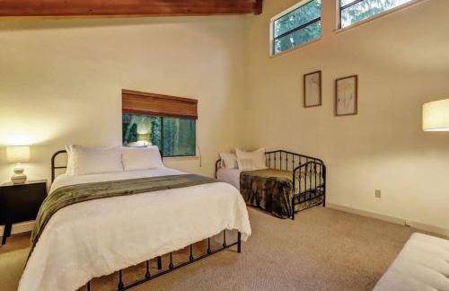 Picturesque Cabin Hot Tub - Foto 25