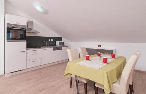 Five-Bedroom Holiday Home In Donji Humag - Photo 23