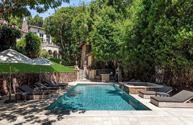 Carolwood - Modern Tuscan Villa With Rolling Lawns and Loggia in Holmby Hills - Photo 54