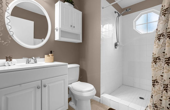 Upstay - Unbeatable Location Condo w Garden Patio - Photo 15