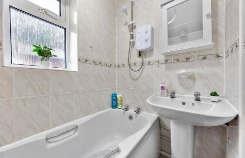 Spacious 3 beds home Close to Southampton GENERAL HOSPITAL - sleep 9 - Free Parking - Pool table - 2 Large TVs - Foto 27