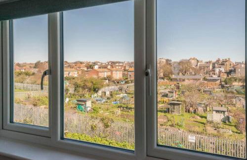 Beach Mews - Modern townhouse with patio and private parking - Photo 24