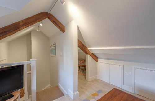 Alexandra Cottage Apartments - Photo 16