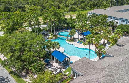 Modern 2BR2BA Pool Gym Near Airport #8 - Foto 2