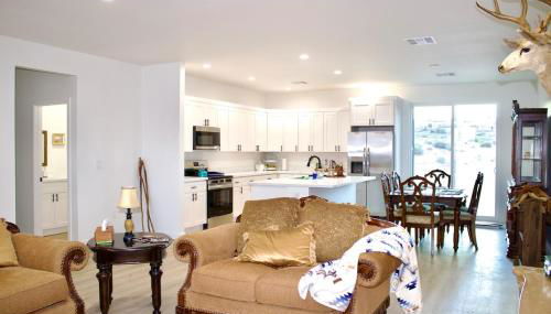 New SW Inspired Home, 9 Guests, Tesla Ready, Pet Friendly - Foto 2, stove, dishwasher, pet friendly