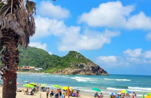 Apartamento na Praia da Enseada, 100 mt praia - Foto 31