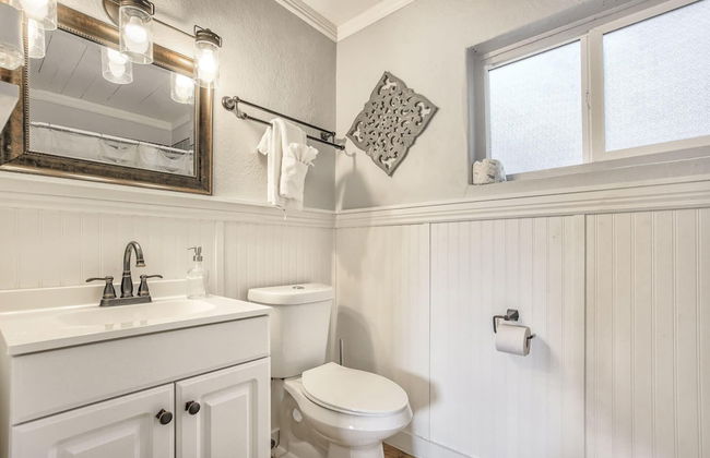 1BD Cozy Suiterestaurants & Hiking!dogs Welcome - Photo 11