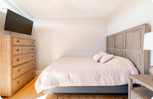 Spacious and Exclusive Oasis 6BR 3BA - Photo 21