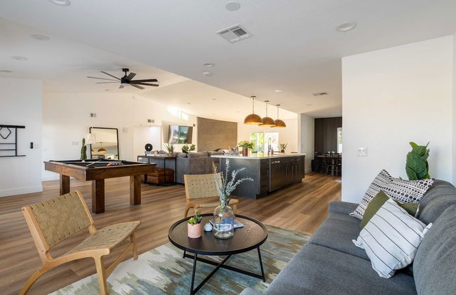 Grayhawk by Avantstay Modern Home w/ Pool, Hot Tub, Bocce, Fire Pit, Pool Table, Putt-putt & Putting Green - Foto 5