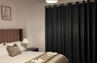 The Crimsons, with free parking, Harlow - Foto 5