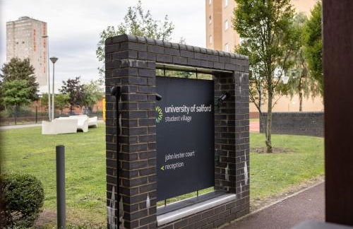 John Lester and Eddie Colman Courts in Salford - Foto 47
