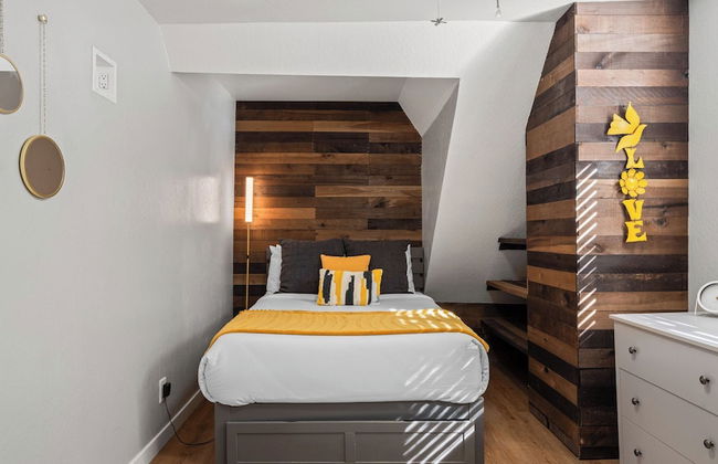 Sweet Pine Deck + Hot Tub, Cozy Modern Interior Close to Ski Resort! - Foto 74