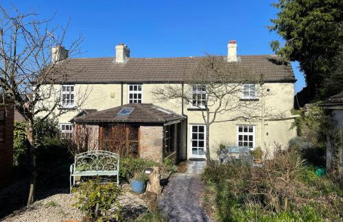 Vauxhall Cottage, Chepstow - 4 Bedroom Pet-Friendly Home with Private Fenced Garden, Walk to Town and Castle - Foto 1