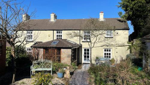 Vauxhall Cottage, Chepstow - 4 Bedroom Pet-Friendly Home with Private Fenced Garden, Walk to Town and Castle - Foto 1, Garden view
