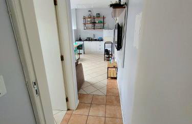 Excelente Apartamento a 1 quadra e meia do mar - Foto 8