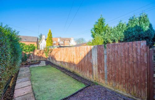 Central Townhouse Wolverhampton - Sleeps 8 - Ideal for Contractors & Families - Foto 31