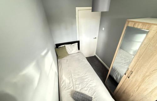 3-Bed Detached House Private Drive for Two Cars - Foto 44