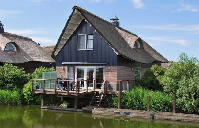 Villa With Terrace on the Water in Friesland - Foto 24