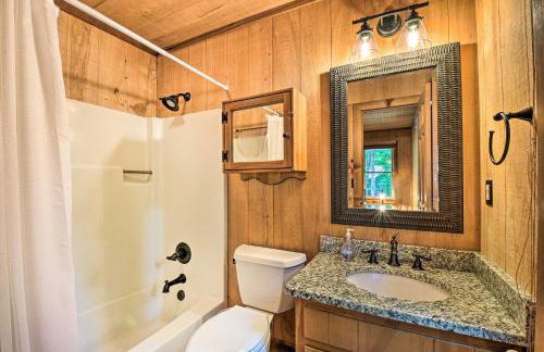 Big Canoe Mountain Resort Cabin with Pool Access! - Foto 12
