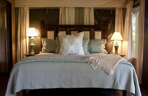 Secluded Tree Tent with Outdoor Soaking Tub & Pizza Oven Near Blue Ridge Waterfalls, Zirconia, North Carolina - Foto 4