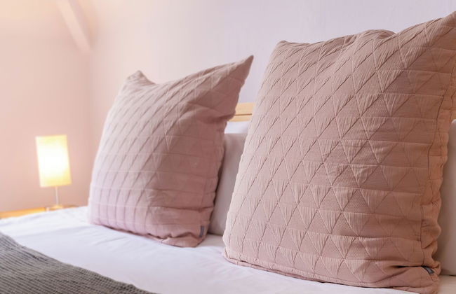 Stunning 5 Bed in the Centre of Bourton - Photo 10