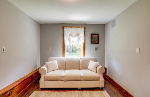 Walk to River Couples Retreat in Kintnersville! - Foto 18