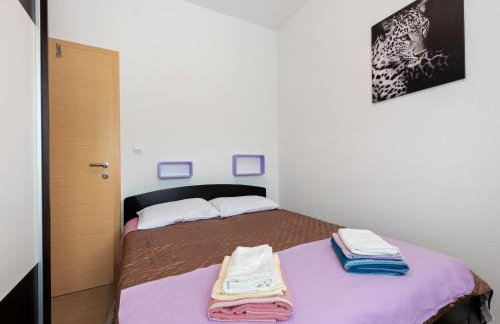 Simplistic Apartment in Neviđane near Sea - Foto 8