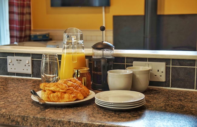 3-bed Cottage - Sleeps 5, Riverside, Hot Tub, Pets - Foto 22