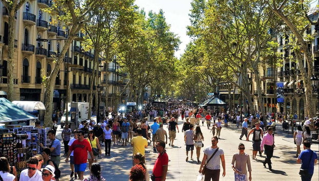 Tour de Barcelona al completo en grupo reducido con entradas - Foto 3, Las Ramblas