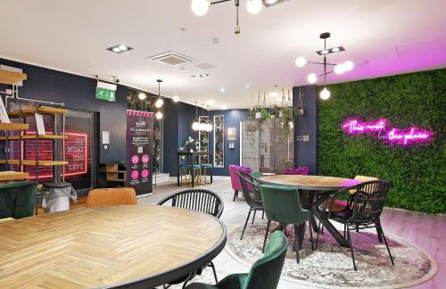 Deluxe City Centre Studio Apartment with Balcony & City Views - FREE WIFI NETFLIX, GYM ACCESS - WESTONE - Photo 20