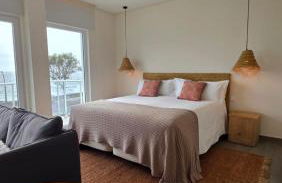 Bay House - Photo 12